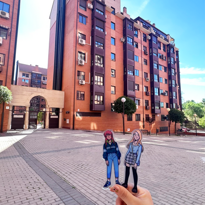 Standee Tara y Emma Viajeras
